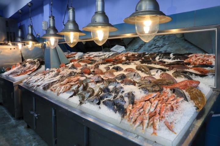Poissonnerie à Perreux<br/>Poissonnerie à proximité de Perreux<br/>Poissonnerie dans la ville de Perreux